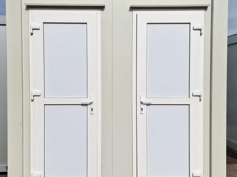 Nytillverkad vattenspolande dubbel WC